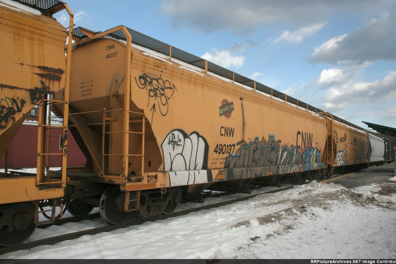 CNW 490137